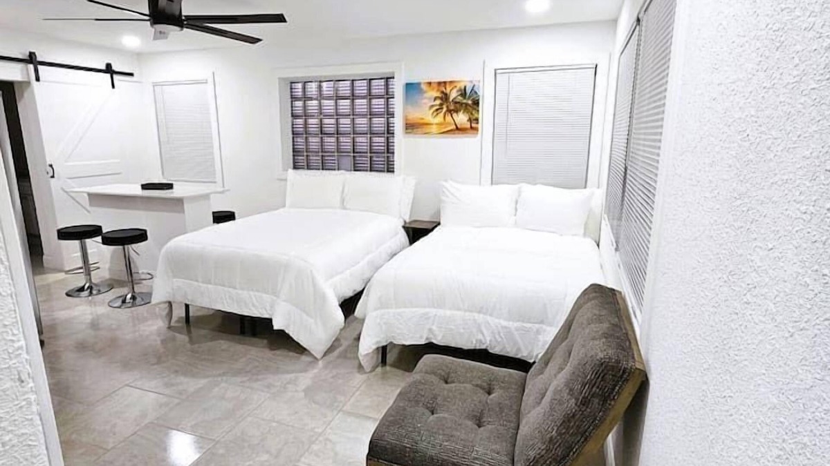 Ortona North Apartment | Large 2 bedroom with Oceanview across from Beach!