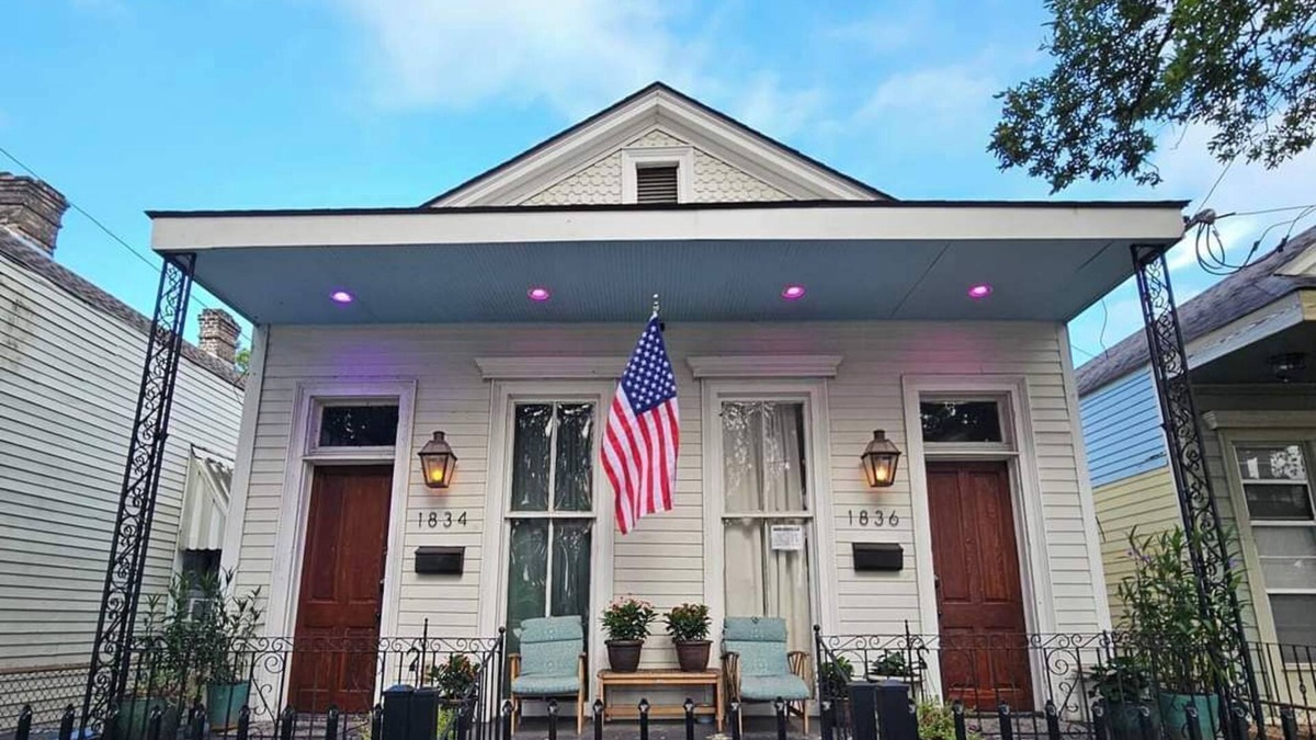 Seventh Ward Condo | Large 2 BR shotgun style home less than a mile from the French Quarter.