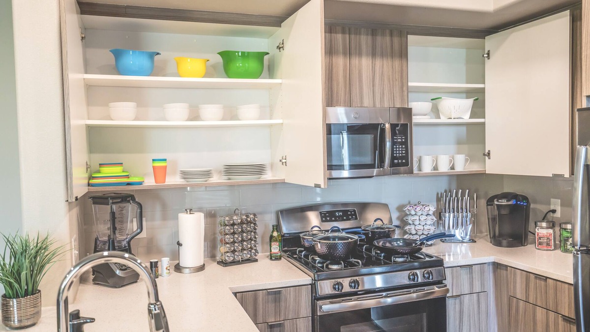 Camarillo Apartment | Large 2BD 👑 SMART TVs 📺WiFi⚡Full Kitchen☕ Coffee