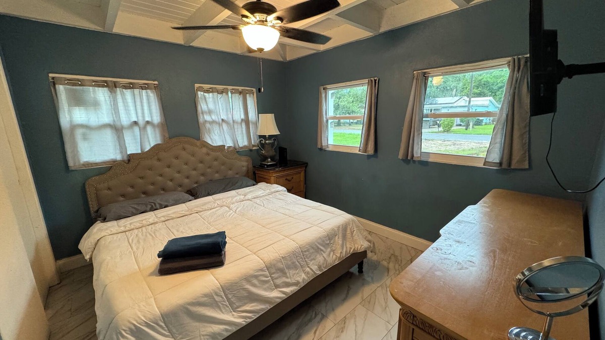 Fort Walton Beach House | Large 3 bedroom house in central fort Walton close to beach bases and shops