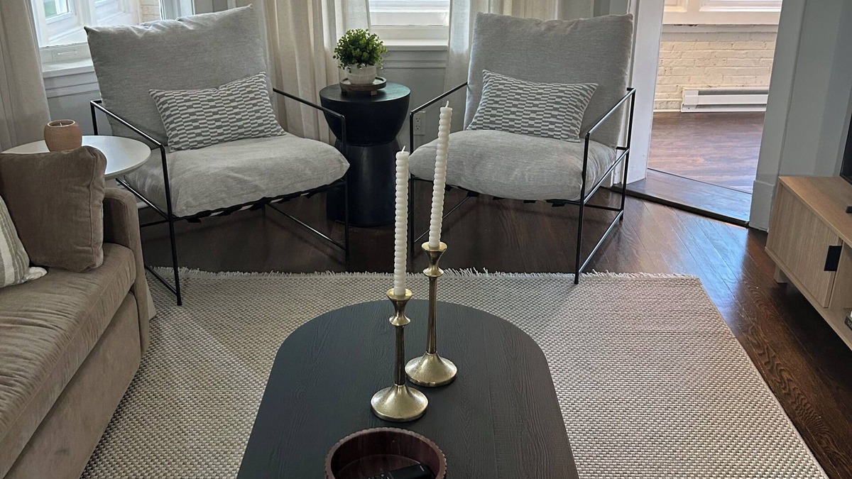 Rogers Park Apartment | Large 3 bedroom apartment in Roger’s Park!