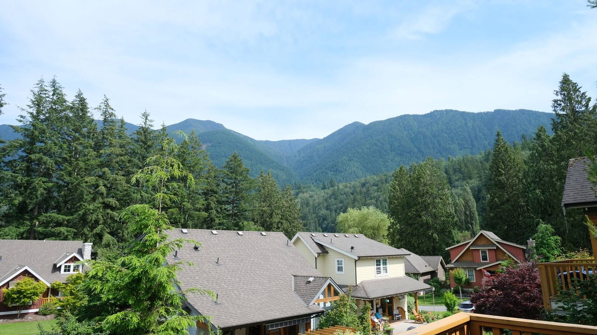 Lindell Beach Cottage | Large 3 Bedroom Cottage with Resort Like Amenities
