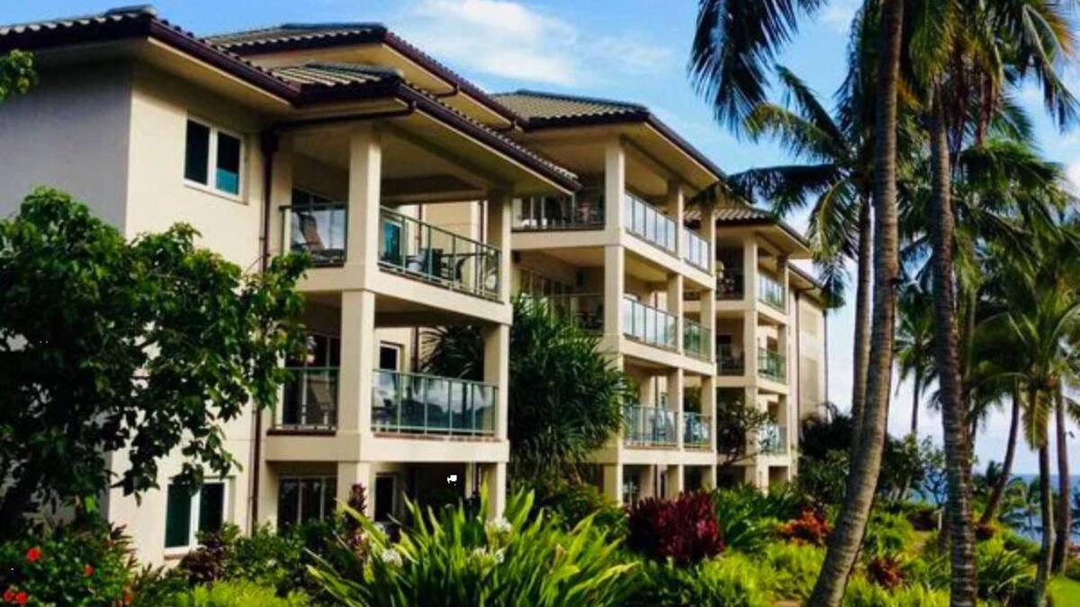 Lihue Resort | Large 3-bedroom Villa in beautifulLihue, HI…that opens wide to fabulous views.
