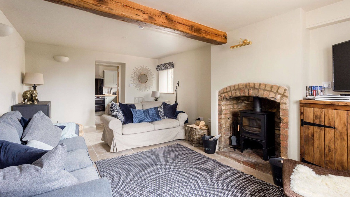 Longborough Cottage | Large 4 bedroom dog friendly holiday accommodation in the Cotswolds - Longborough House
