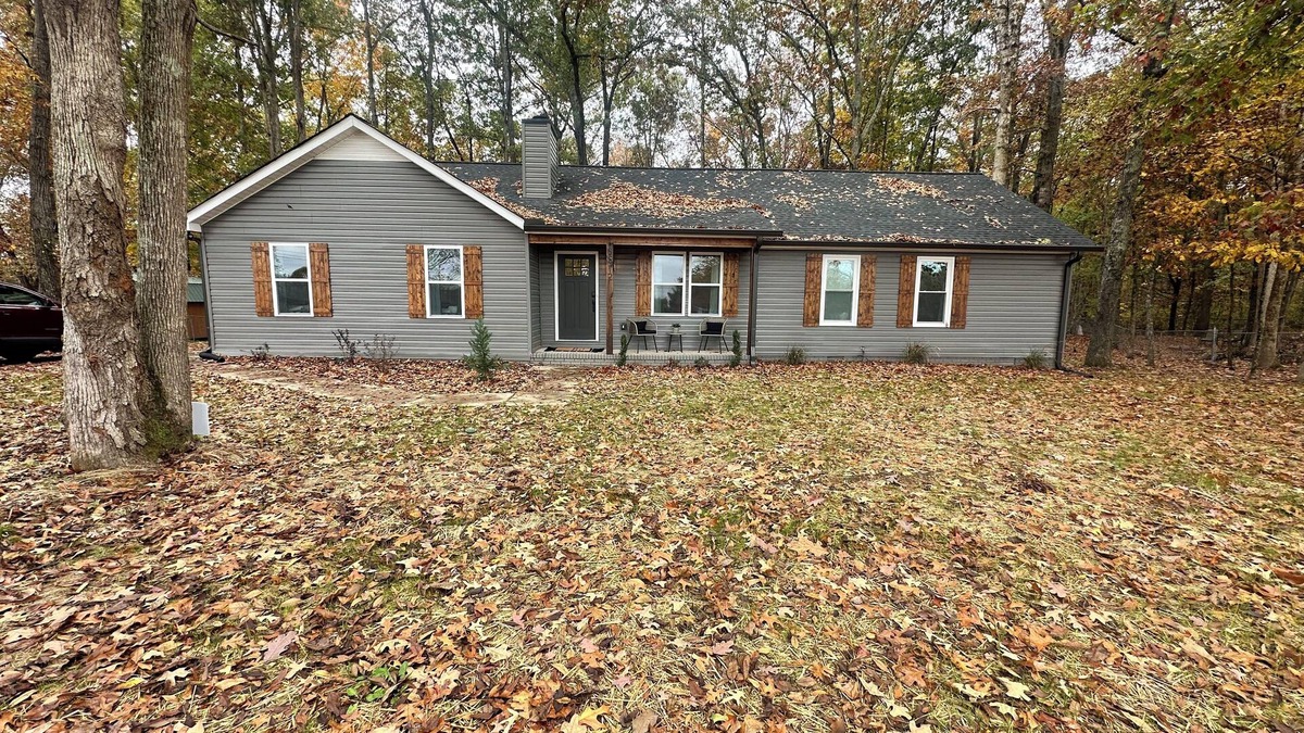 Murfreesboro House | Large 4-bedroom house in Murfreesboro with Game Room & Pet Friendly - Sleeps 12