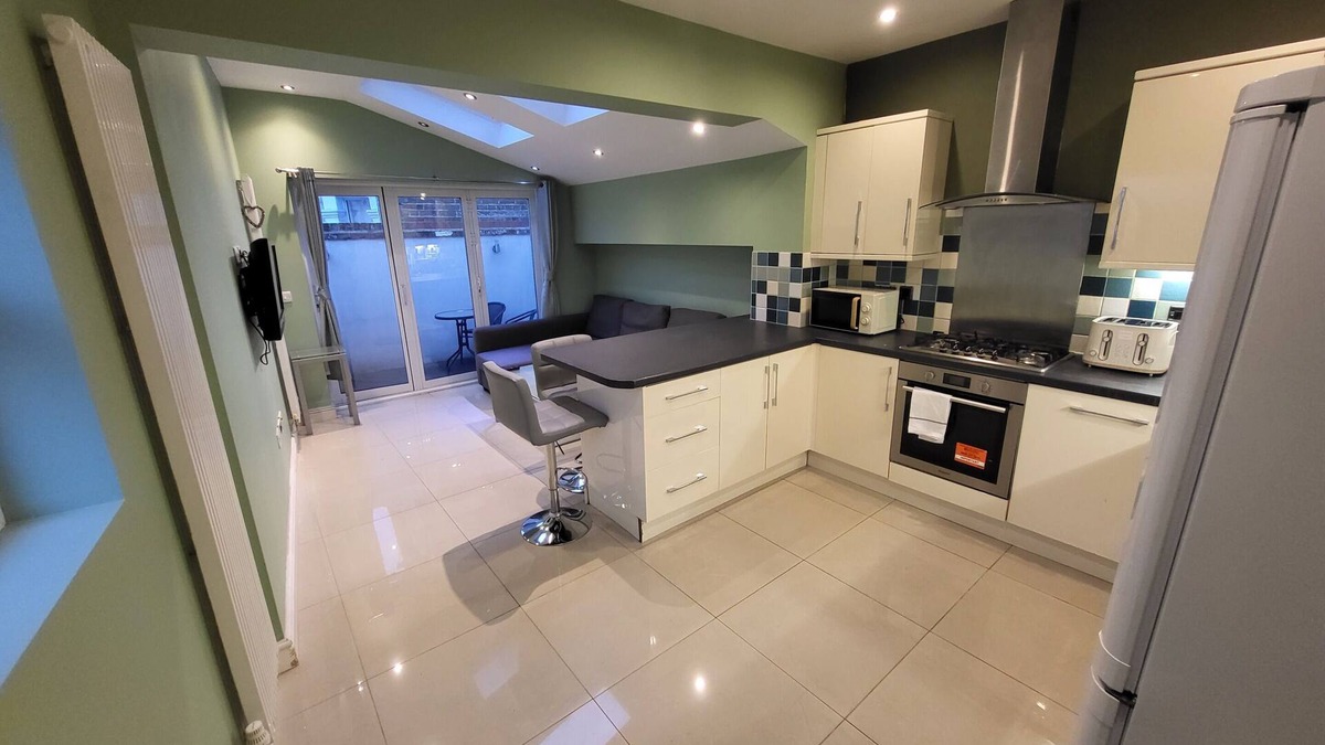 Hammersmith and Fulham House | Large 4 Bedroom House In Central London