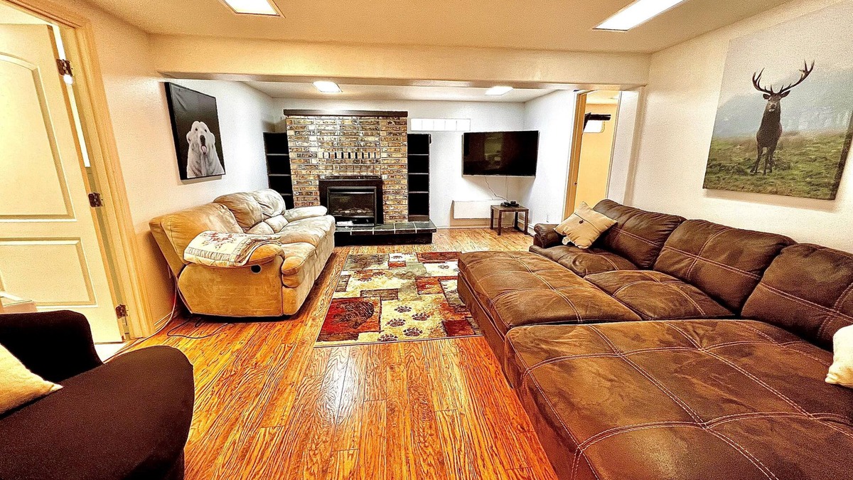 Rabbit Creek Apartment | Large 4 Bedroom, Minutes from Mountains, Inlet, Airport and Downtown.