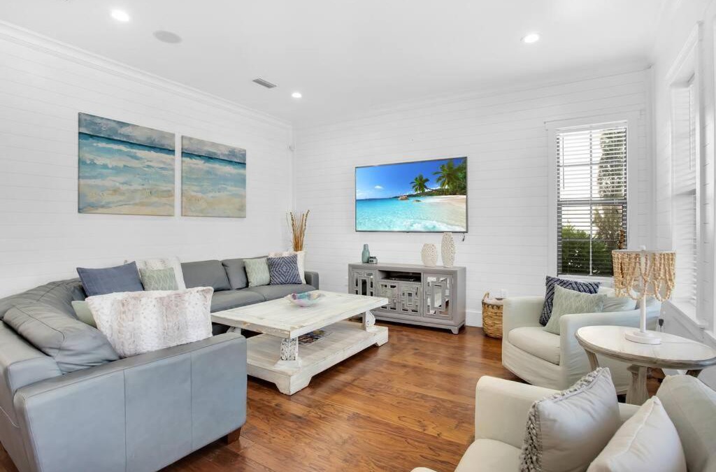 Villa Lago House | Large 4 bedroom with bunk room and 2 golf carts!