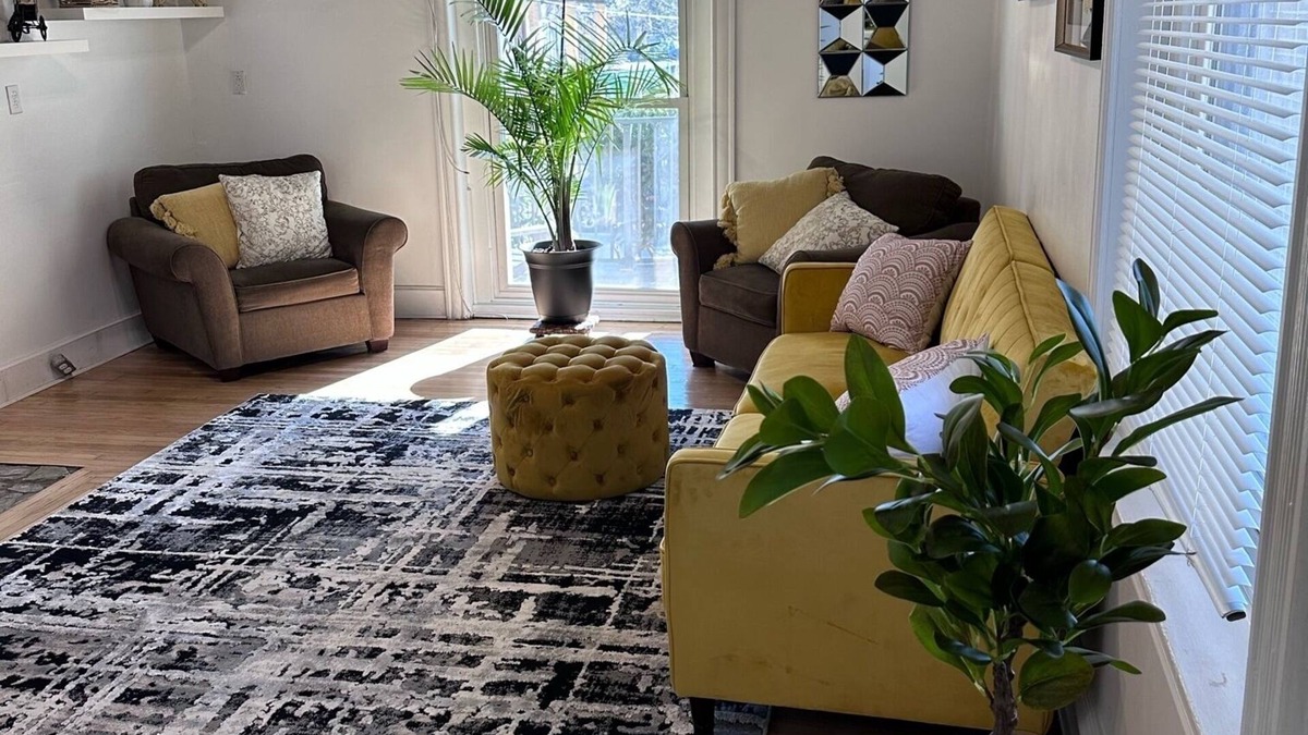 Northwest Philadelphia House | Large 6-bdrm Twin in Historic Germantown