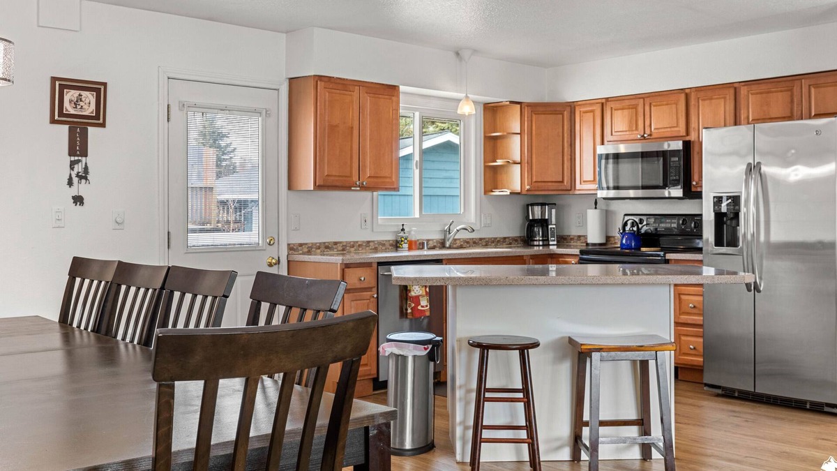 Sand Lake House | Large 6 Bedroom Home