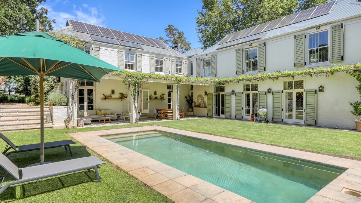 Alphen House | Large 6 bedroom home on Constantia wine-farm