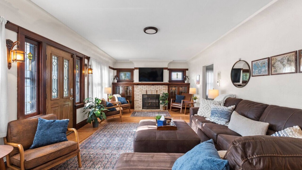 Bay View House | Large 7 Bedroom House in Bay View MKE