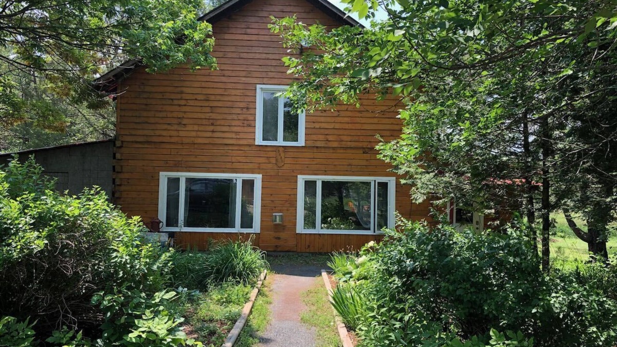Marmora and Lake Cottage | Large 9-acre retreat for families and friends in the woods with wood-fired sauna