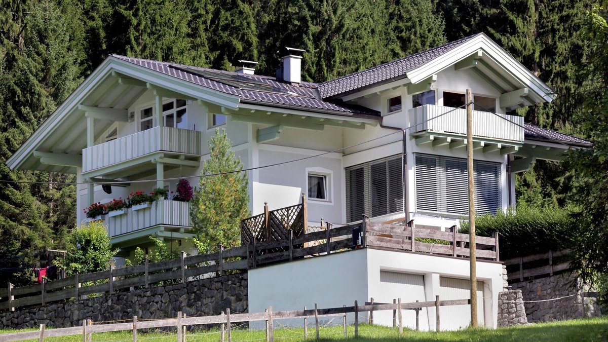 Hopfgarten im Brixental Apartment | Large apartment near the ski bus