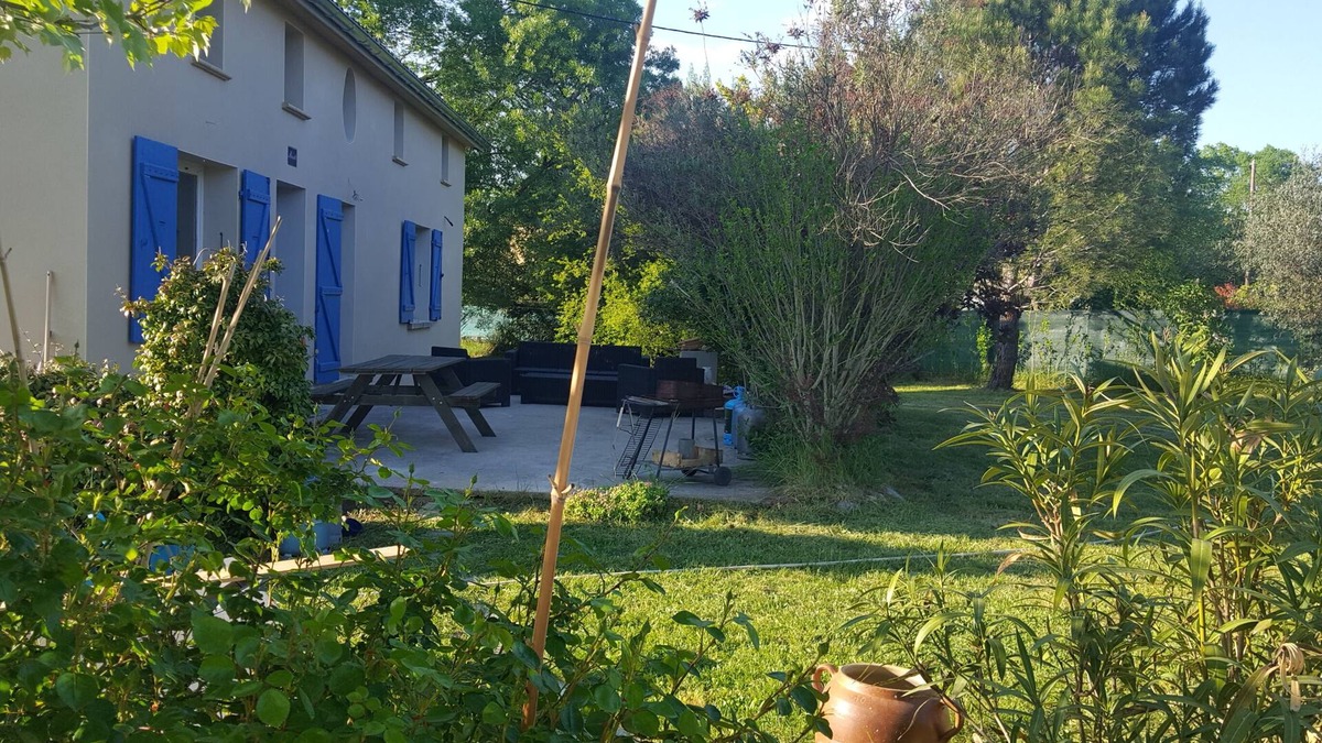 Ruoms Condo | Large air-conditioned gîte in RUOMS ideal for large families or group vacations