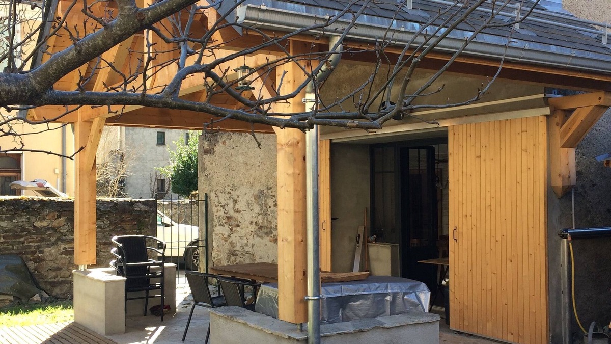Saint-Mamet House | Large and beautiful mountain village house with garden, courtyard, parking space