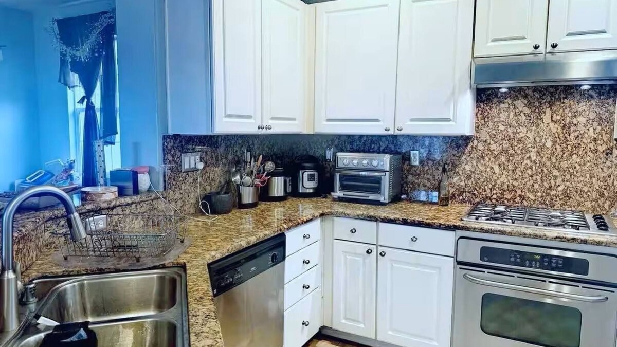 Bayshore Heights House | Large and Cozy Home 2BD 2BA Near SF