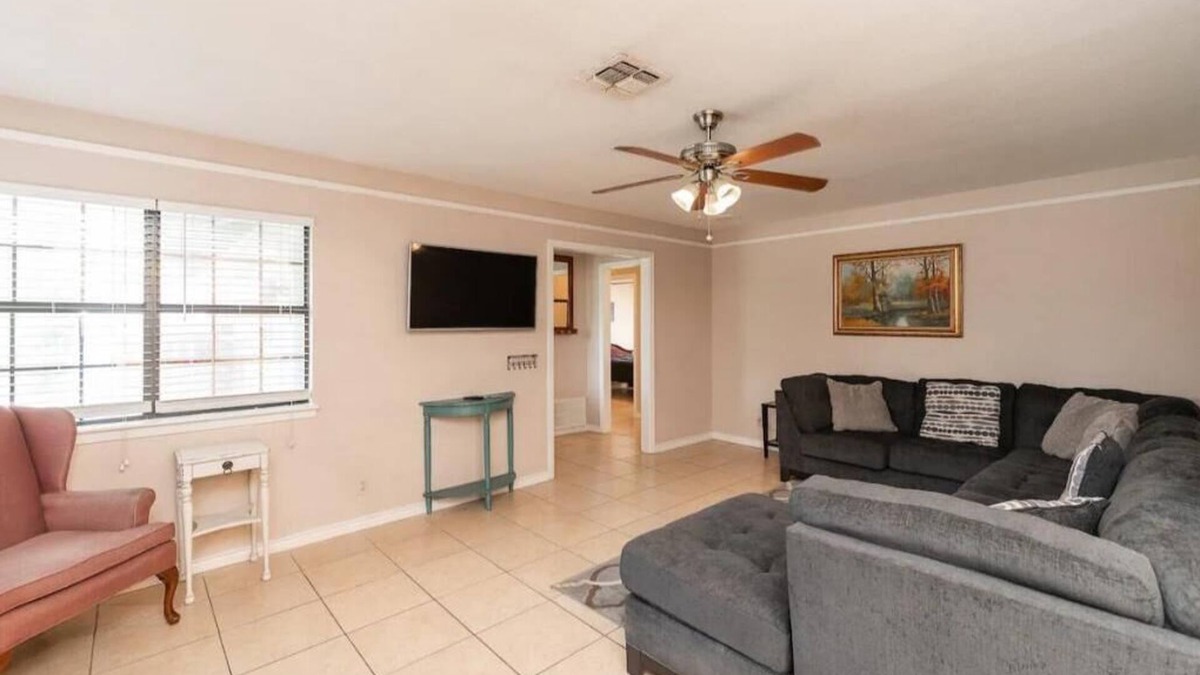 San Marcos House | Large and Cozy Home Near River and Downtown