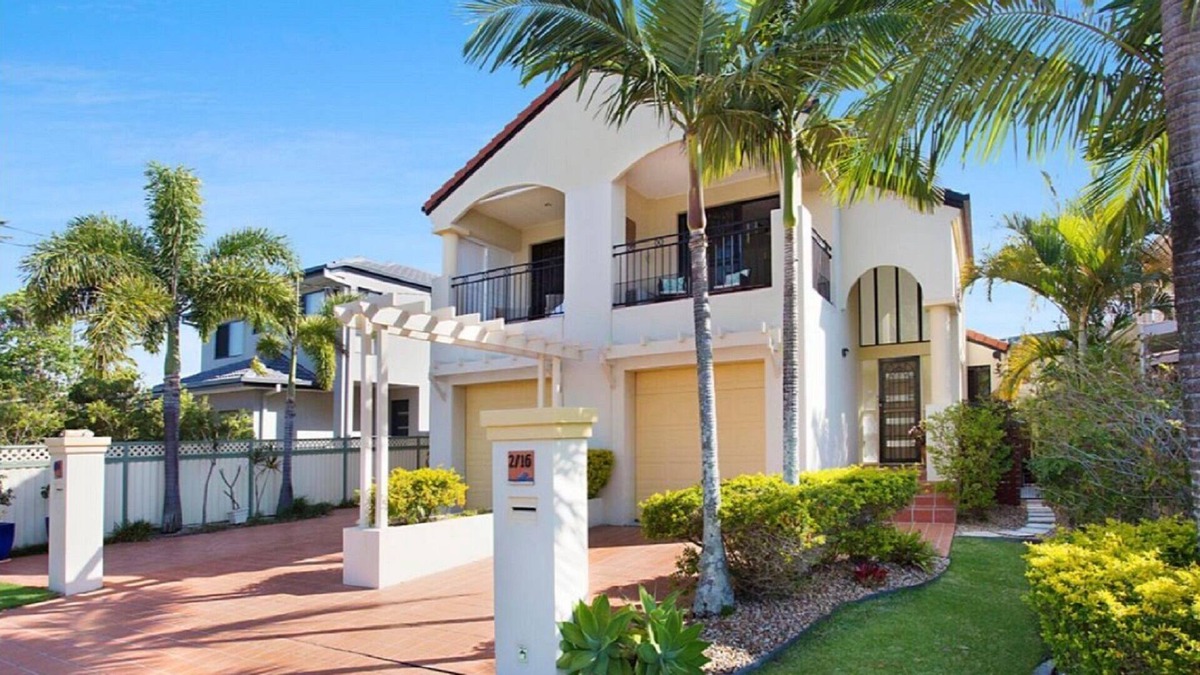 Miami House | Large and light Townhouse 600m from Burleigh Beach