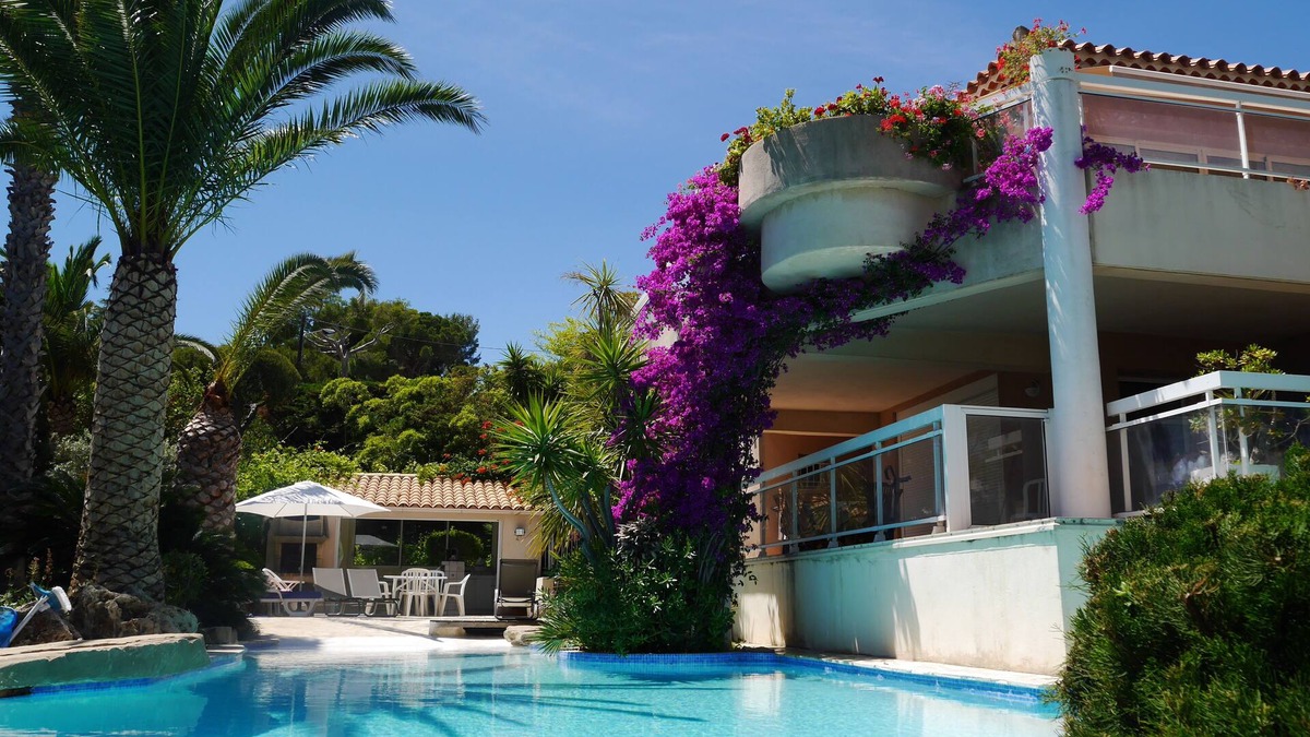 Cassis Villa | Large and luxurious seaside villa, air-conditioning and infinity pool, Provence