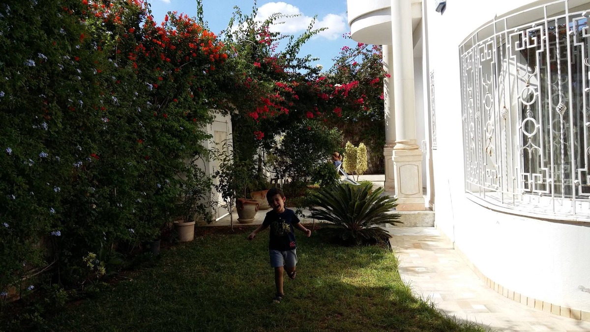 El Bassatine House | Large and Luxurious Villa in a residential area in Soukra