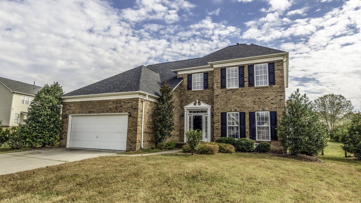 Harrisburg House | Large and Spacious Home with large backyard!*New* Near Nascar, TopGolf, Shopping