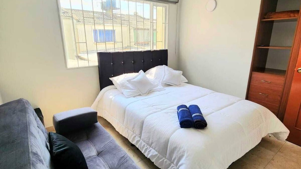 Modelia House | Large and Spacious House Near the Airport: Spa with Sauna and Jacuzzi