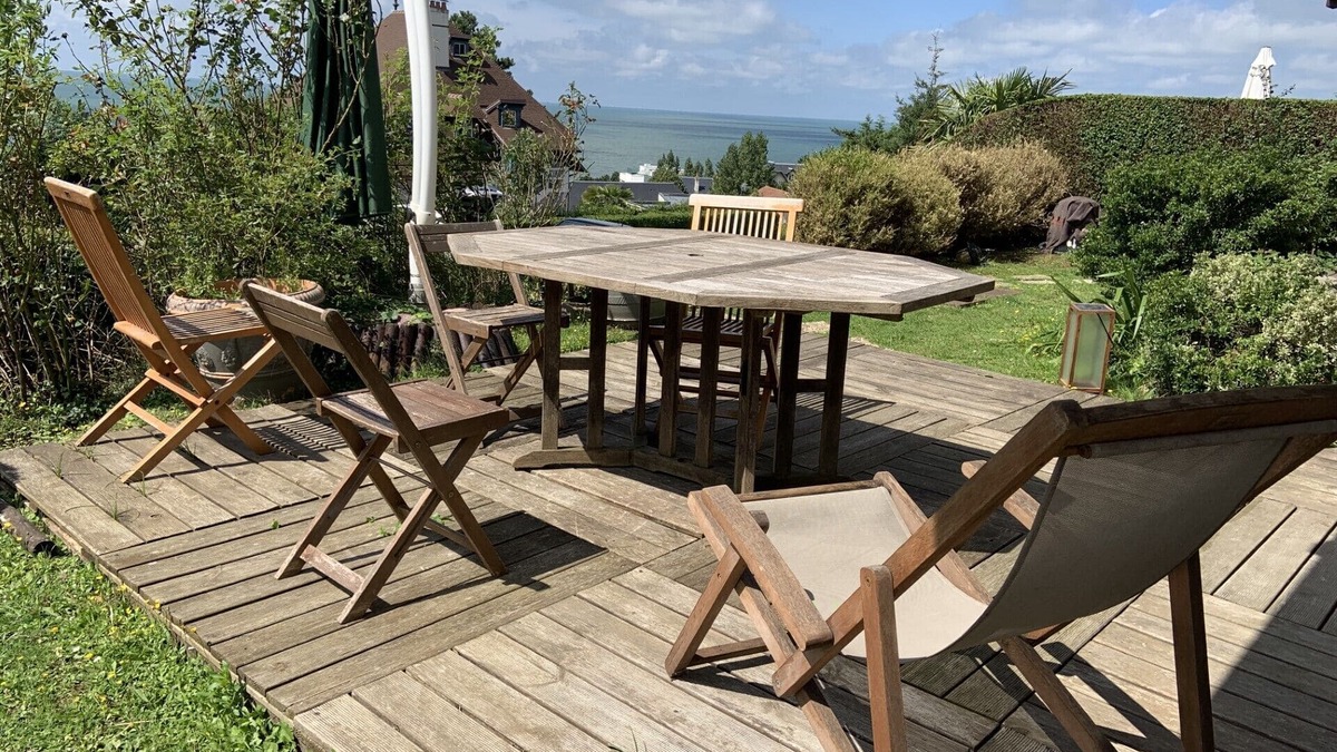 Benerville-sur-Mer Apartment | Large apartment with garden and terrace with sea view - 2 bedrooms