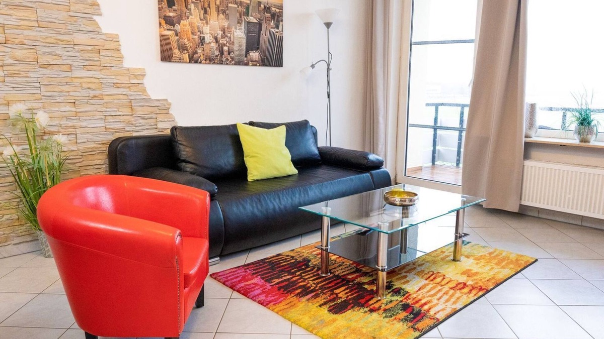 Sandershausen Apartment | Large apartment (75m²), up to 6 people, quiet, close to the city center, south-facing balcony, parking spaces