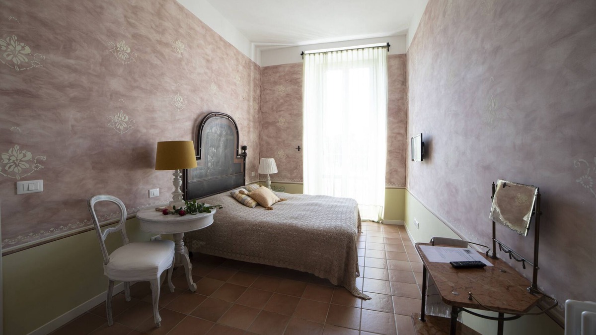 Livorno Apartment | Large apartment in a historic building in the historic center of Livorno.
