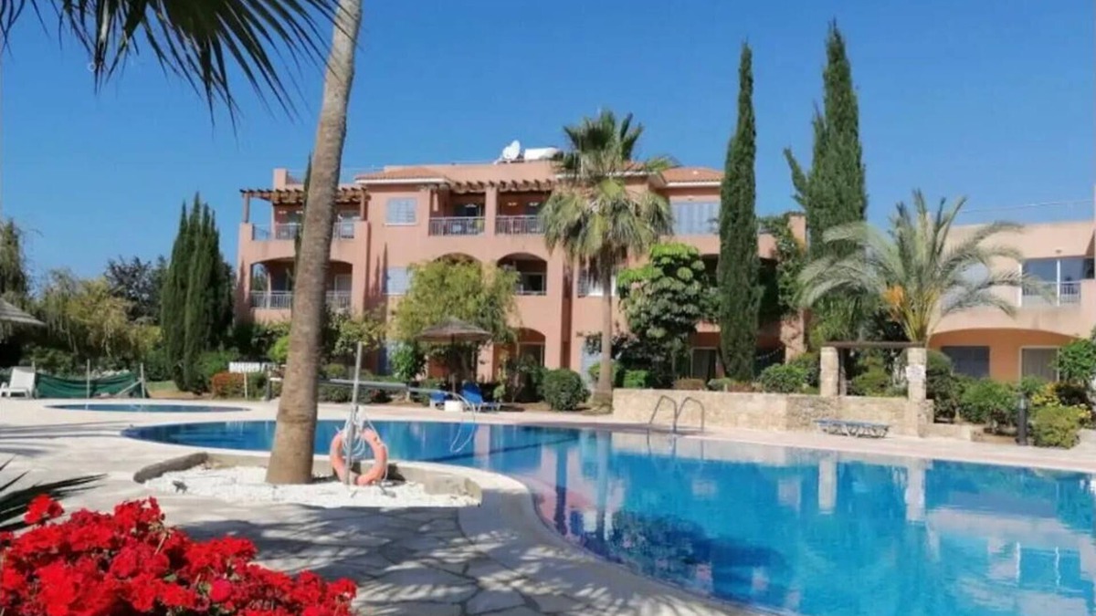 Mandria Apartment | Large apartment in idyllic complex, close to the beach