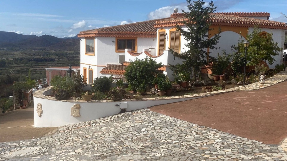 Lotzorai House | LARGE APARTMENT IN VILLA, VACATION HOME "G&G" (SLEEPS 13)