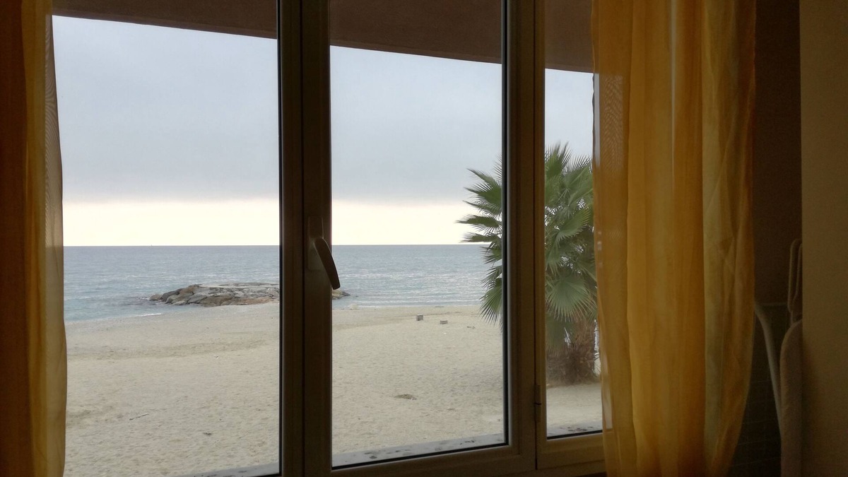 Pietra Ligure Apartment | Large apartment facing the sea