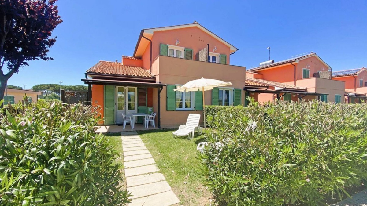 Vada Apartment | Large apartment on two levels of 61 m2 composed on the ground floor of a living room with satellite TV, equipped kitchenette, fridge with freezer, microwave oven and dishwasher.Double bedroom, double sofa bed and bathroom.On the first floor we find a bed
