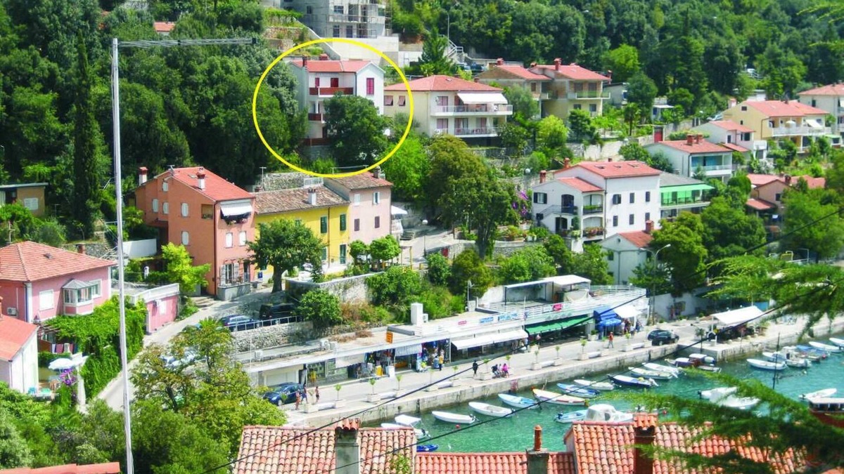 Rabac Apartment | Large apartment, sea view, top location, close to the beach, balcony, parking lot, pets allowed