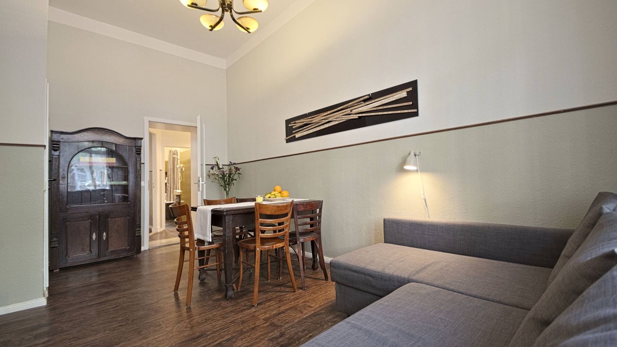 Prenzlauer Berg Apartment | Large Apartment w/two Bathrooms on Quiet Side Street in Prenzlauer Berg