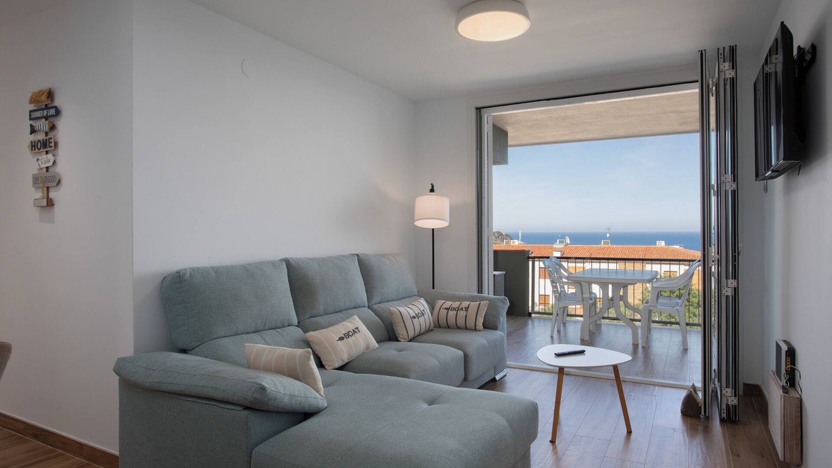 Calella de Palafrugell Apartment | Large apartment with sea views, pool and parking