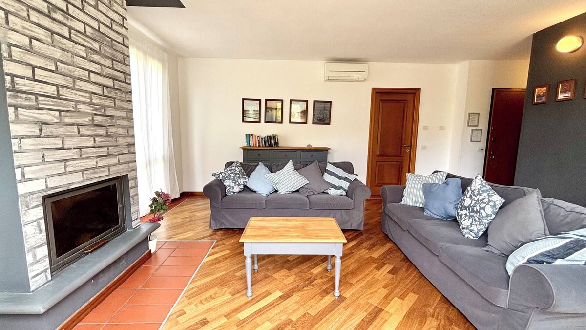 Bellagio Apartment | Large apartment with private garden, next to the lake. Dog welcome