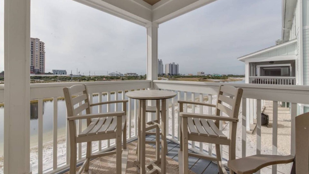 Ono Island House | Large Balcony w/Gulf Views in Lost Key | Private Beach Club | Pools | Hot Tub | Free Golf | Dogs OK