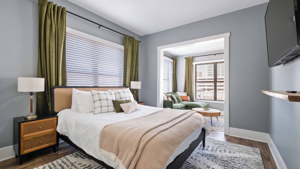 Downtown Omaha House | Large BDRM W/private Nook Near UNMC/Blackstone - Shared House