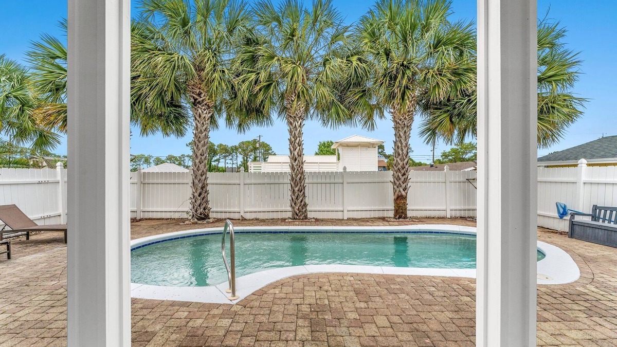 Holiday Beach House | Large Beach House w/Private Heated Pool, 5 Minute Walk to Beach & Restaurants!