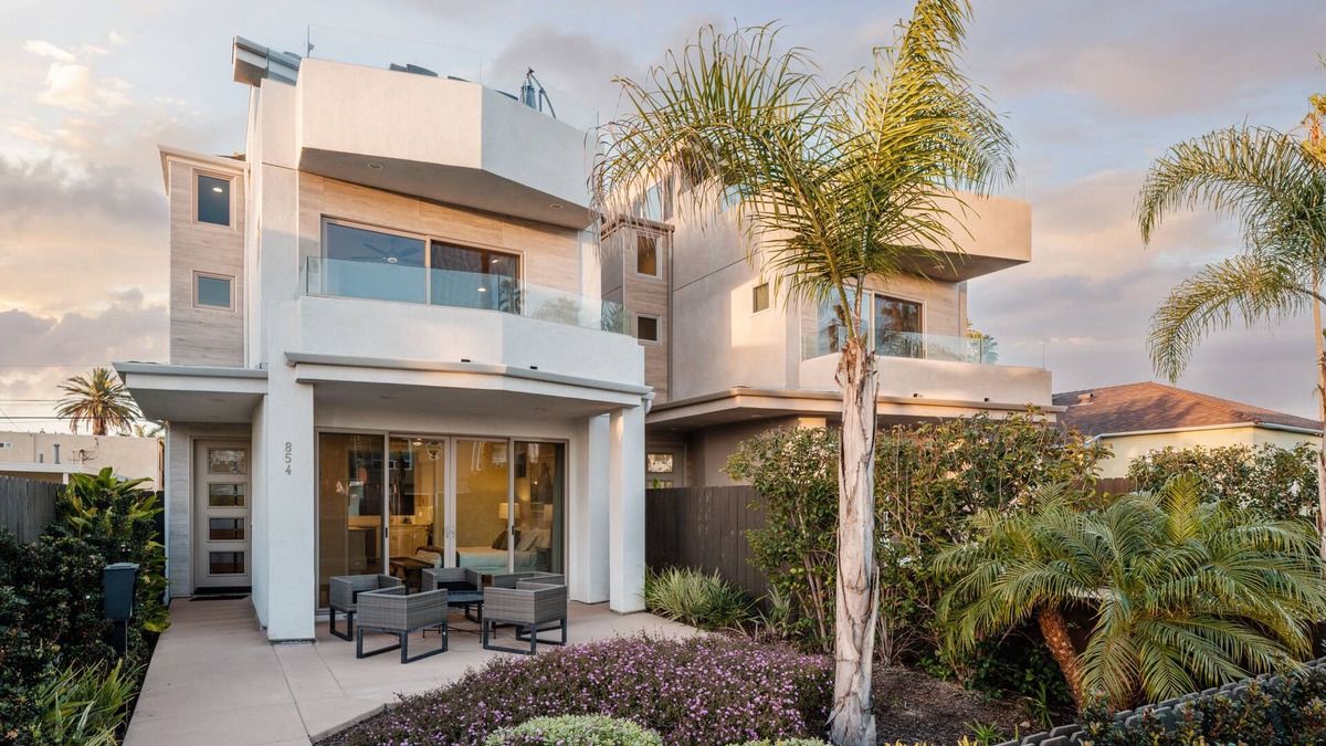 Crown Point House | Large Beach Home | 1 Block to Beach & More | AC