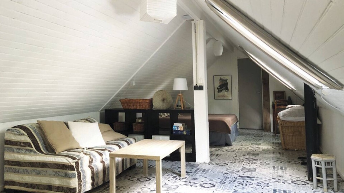 Trigueres Bed & Breakfast | Large bedroom above an artist's studio