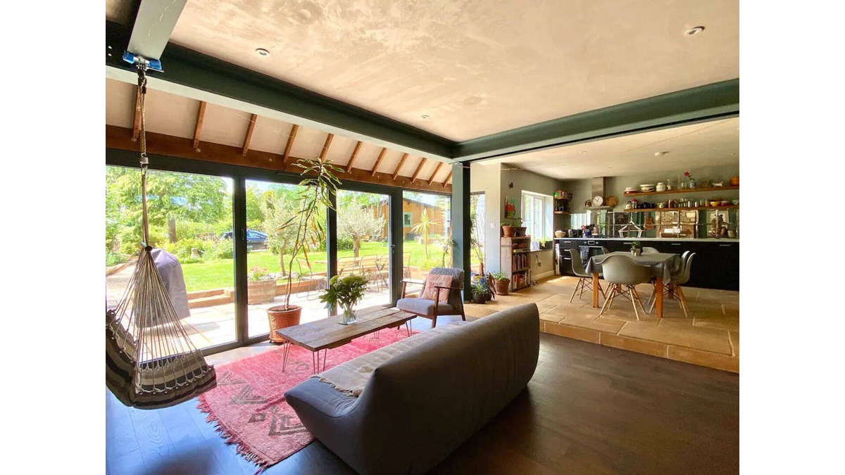 Frome House | 🌿 Large Boutique Family Home - Central Frome