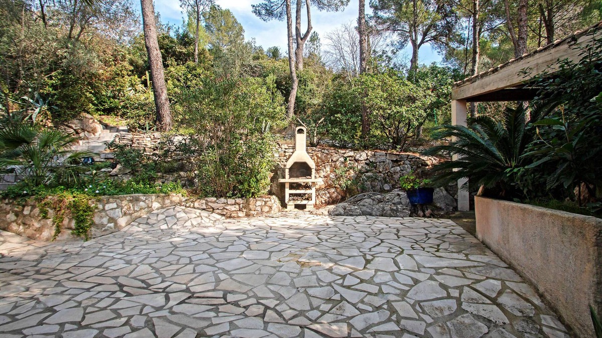 Montferrier-sur-Lez Villa | Large Bucolic Villa with pool, 12 pers, WiFi