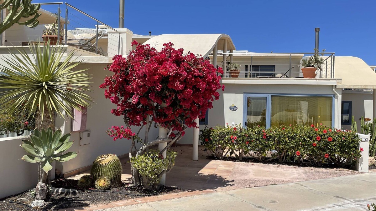 Bahia Calma House | Large bungalow w/private pool, few min. from the sea, protected inner courtyard.