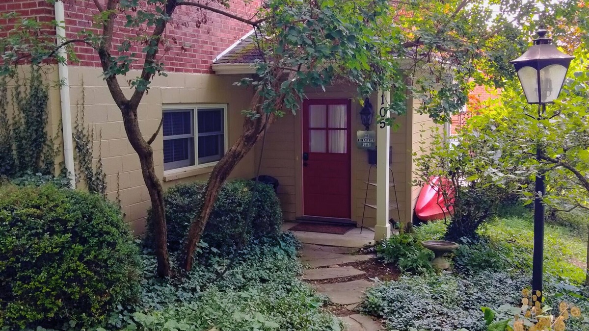 Lewisburg Apartment | Large but cozy apartment, in a private setting. Walking distance to town.