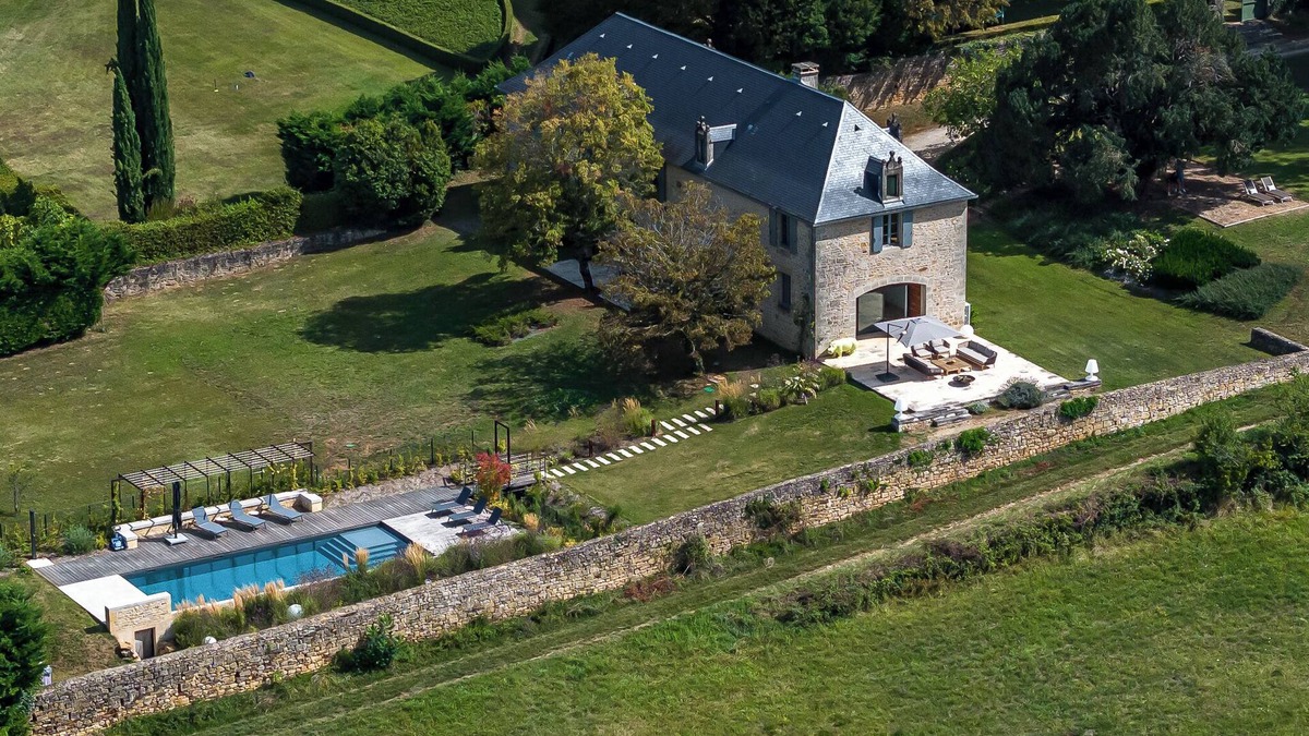 Beauregard-de-Terrasson House | Large, comfortable country house with swimming pool and lovely views.