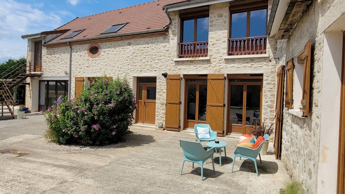 Corrobert House | Large capacity gîte in champagne.pets welcome!