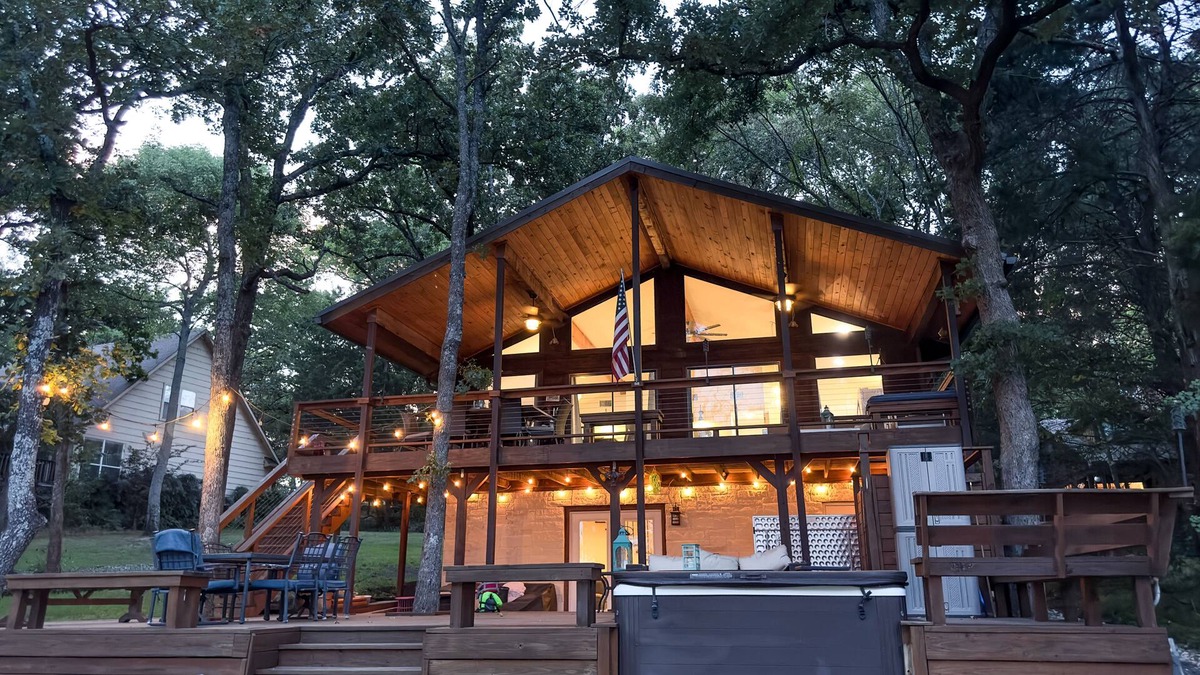 Log Cabin Cabin | Large Cedar Creek Reservoir Lake House: patios, lake access, fishing & fire pit